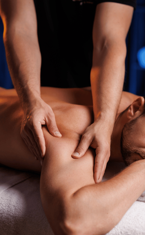 Male Spa in Delhi with professional male therapist providing relaxing body massage